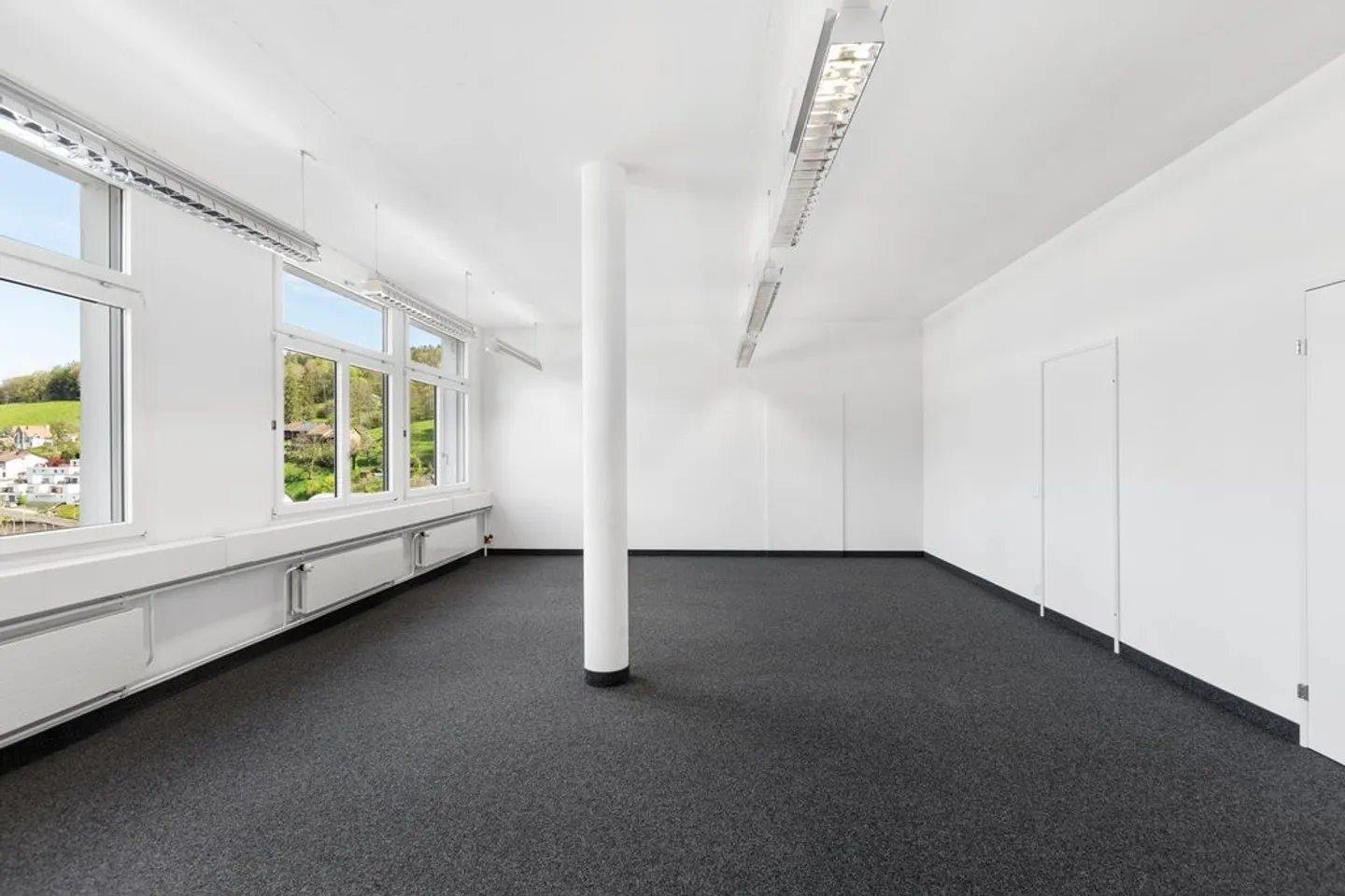 Prêt pour votre redémarrage ! Espace de bureau aménagé au 4ème étage - Photo 3 sur 4