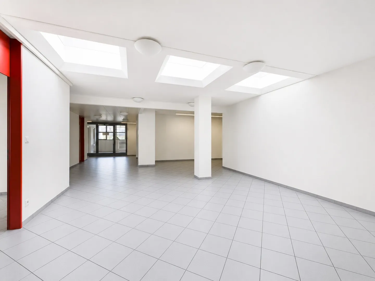 Espaces de bureau flexibles avec potentiel de développement dans un emplacement central - Photo 2 sur 8