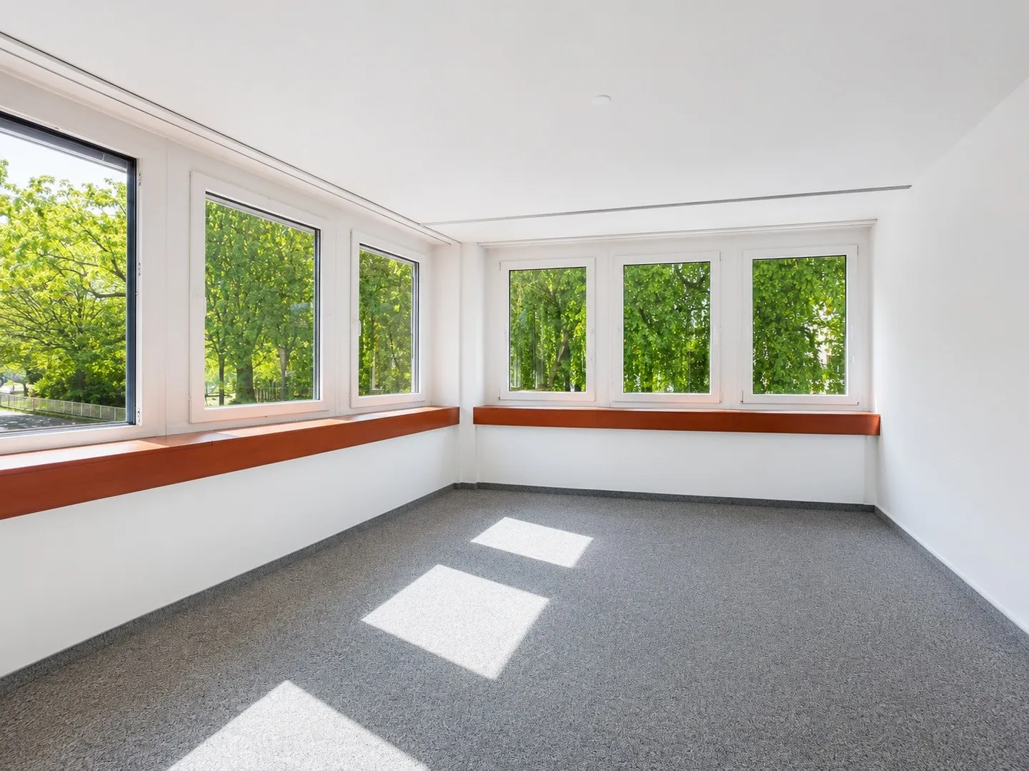 Espaces de bureau flexibles avec potentiel de développement dans un emplacement central - Photo 5 sur 8