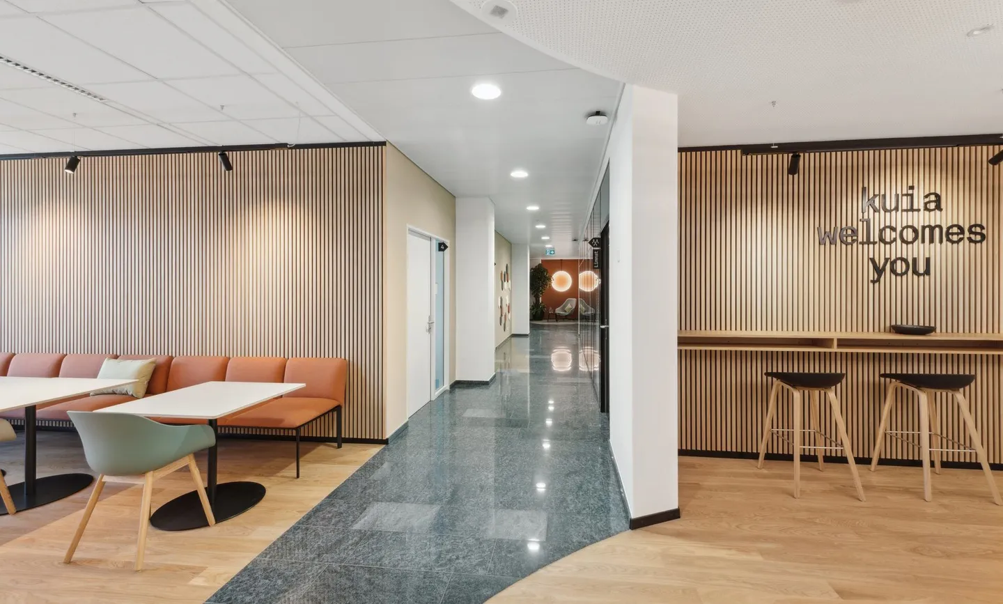 Top Price-Performance: Furnished Offices with Extras - Photo 1 of 12