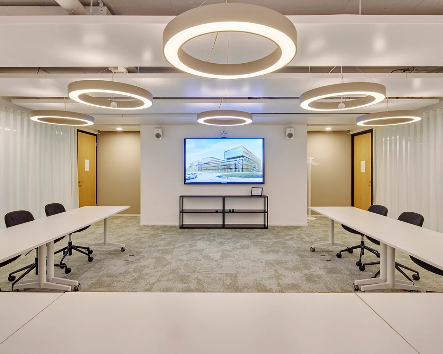 Corner Office with Charm – Space for Your Team of Up to 7 People - Photo 6 of 11