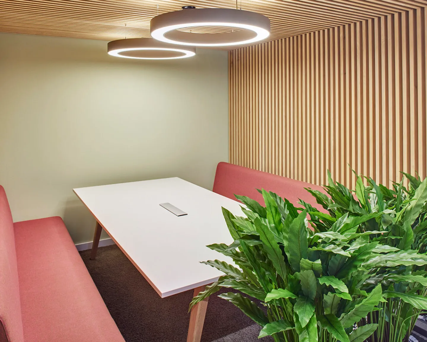 Corner Office with Charm – Space for Your Team of Up to 7 People - Photo 11 of 11