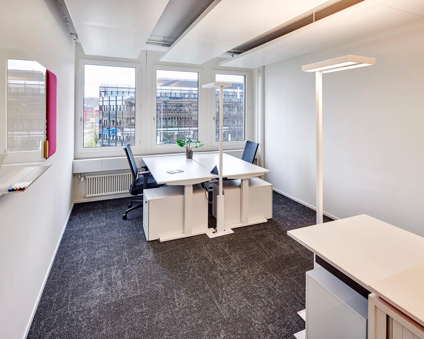 Perfect for small teams: 3-person office in prime location - Photo 2 of 11