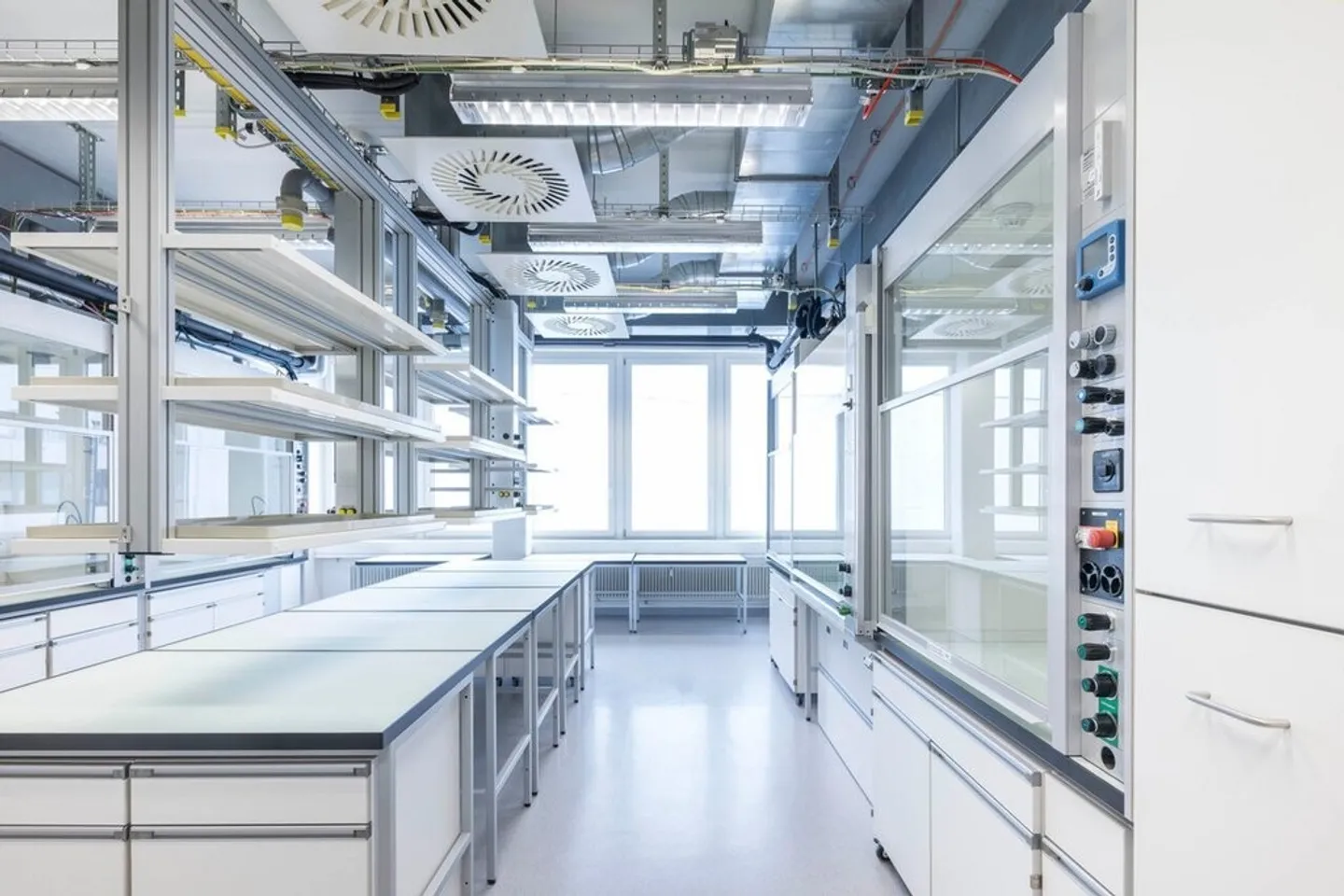 Spazi di laboratorio completamente attrezzati e flessibili nel Life Science Hub di Reinach - Foto 5 di 7