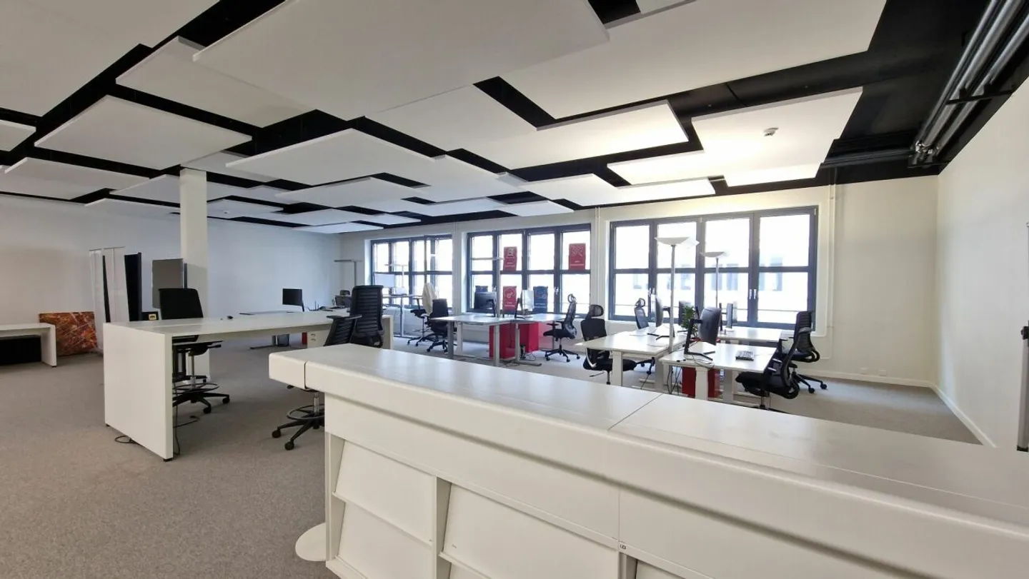 Bureaux rénovés à Lausanne - Photo 2 sur 10