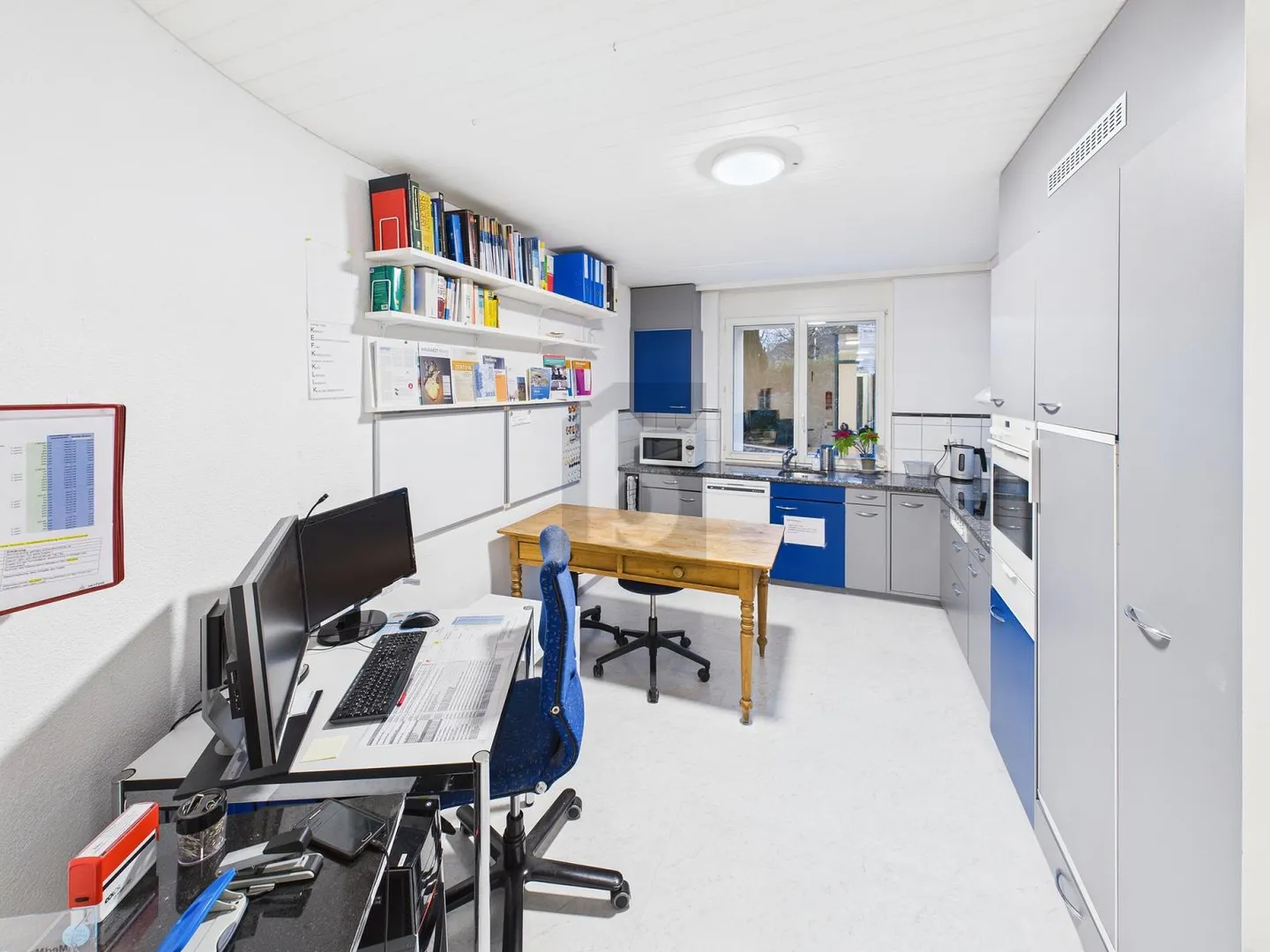 CENTRALLY LOCATED AND WELL EQUIPPED - Photo 4 of 5