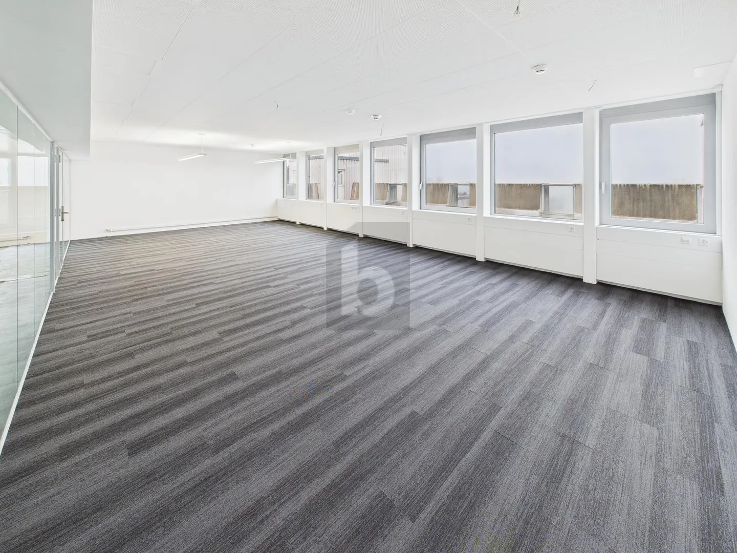 RENOVE RECEMMENT AVEC UNE INFRASTRUCTURE DE HAUT NIVEAU (BUREAU 4.02) - Photo 1 sur 6