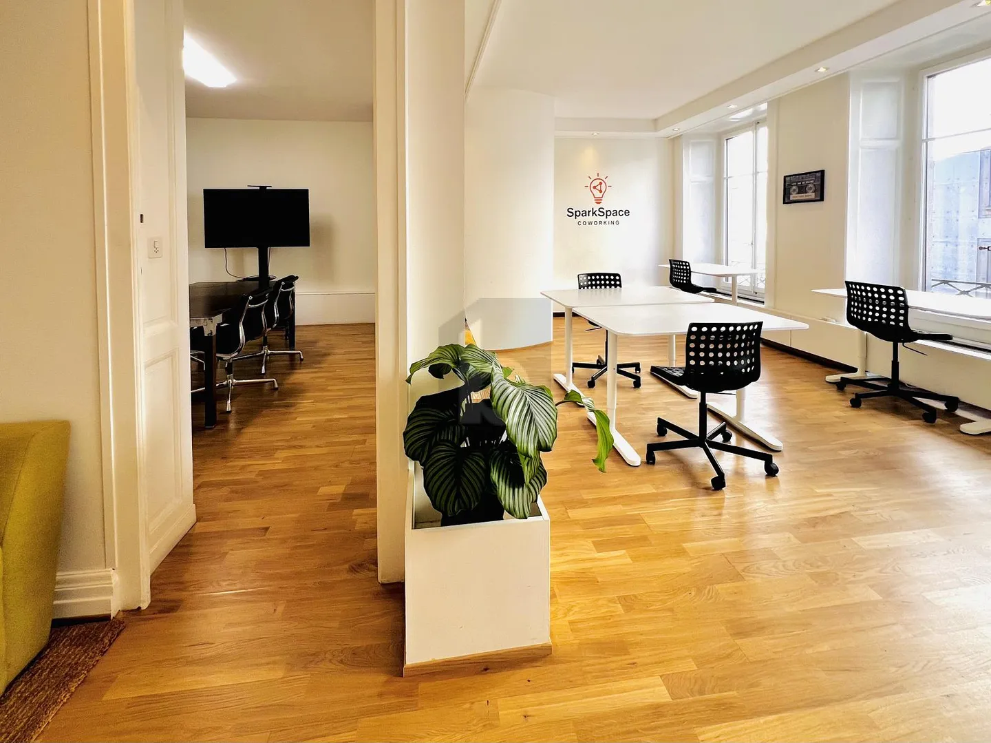 NICE OFFICE AVAILABLE AT A BEAUTIFUL ADDRESS - Photo 2 of 6