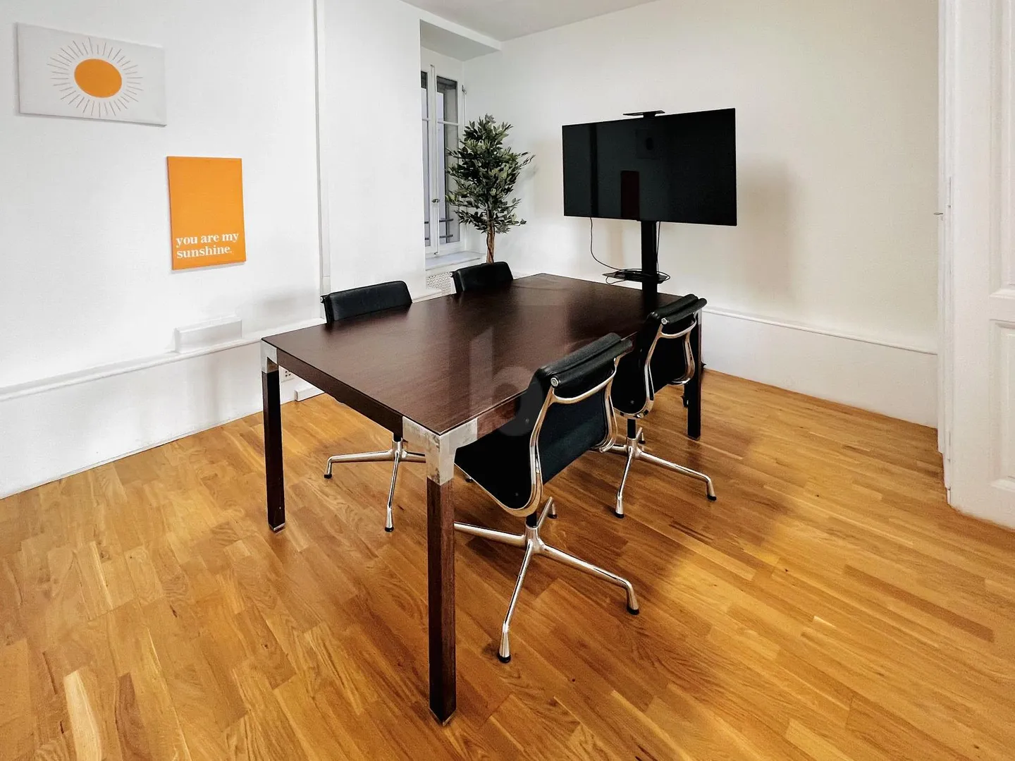 NICE OFFICE AVAILABLE AT A BEAUTIFUL ADDRESS - Photo 5 of 6