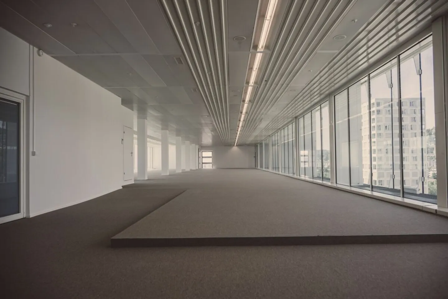Tour de bureaux - Bureaux au 12ème étage avec vue de rêve - Photo 7 sur 13