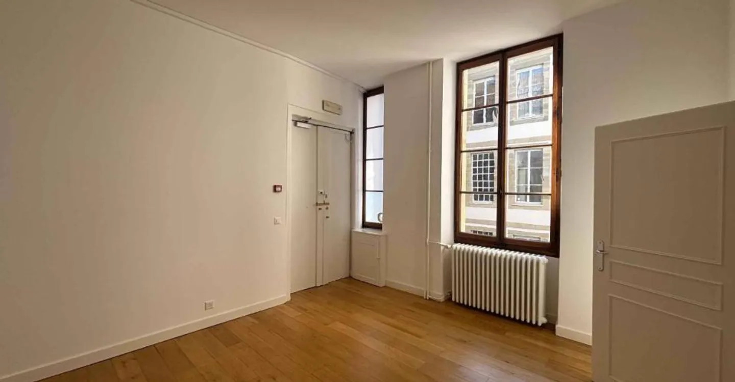 Bureau Charmant au Centre-Ville - Photo 4 sur 9