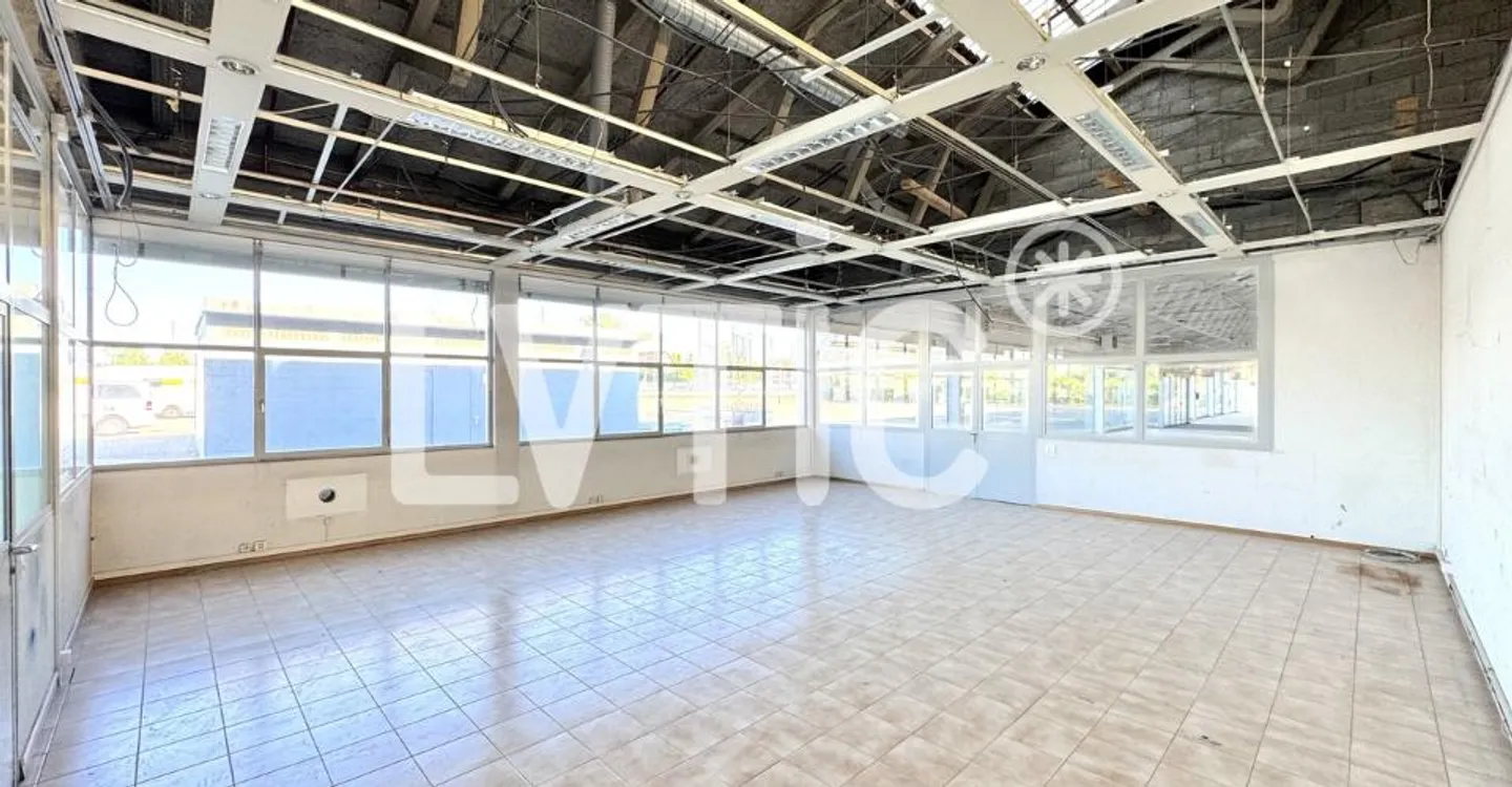 Showroom spacieux à Meyrin - Photo 5 sur 8