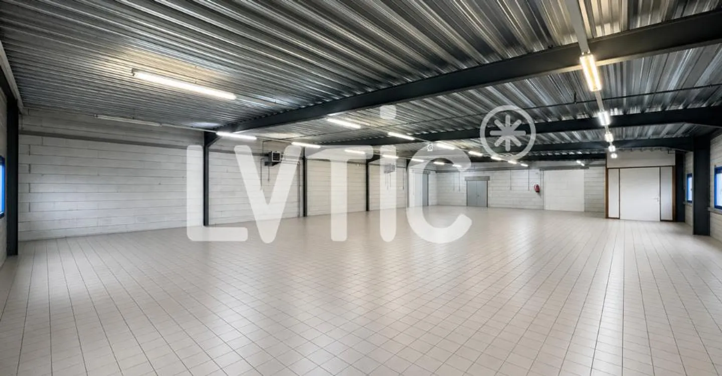 Atelier Spacieux à Louer - Photo 3 sur 8