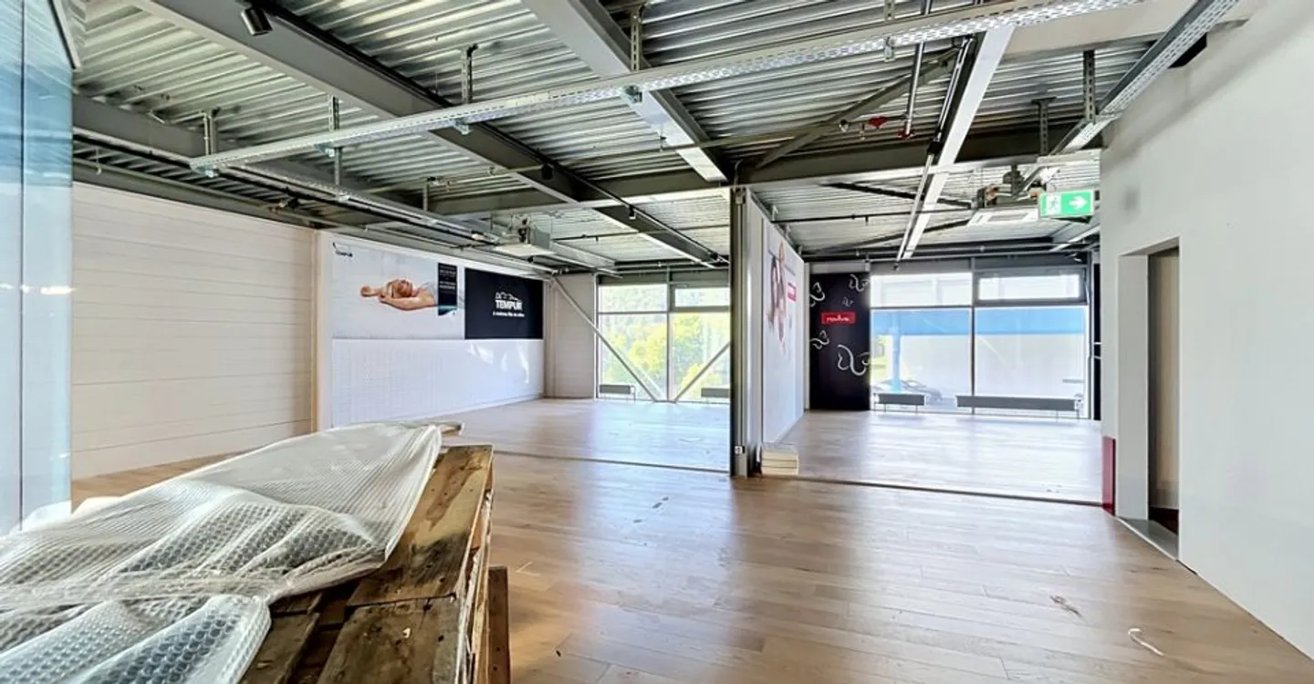 Commerce - Photo 5 of 13