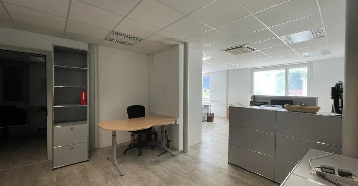 Bureau spacieux à Charrat - Photo 3 sur 11