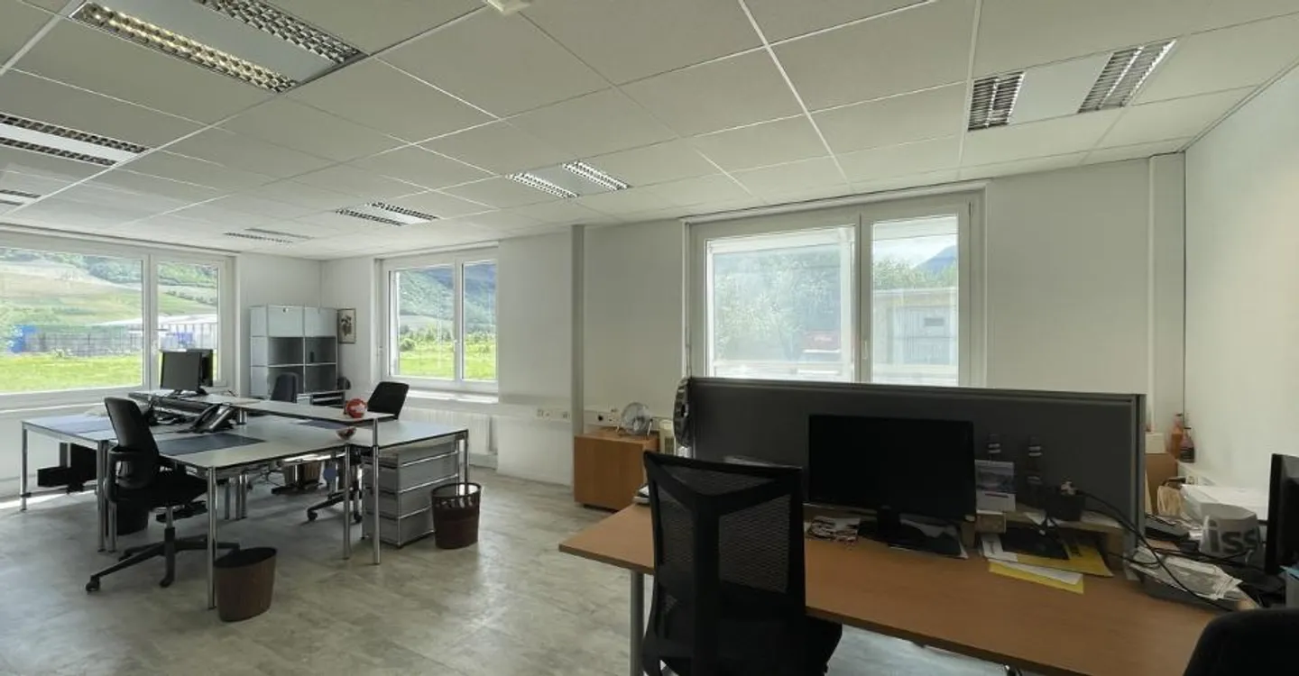 Bureau spacieux à Charrat - Photo 4 sur 11