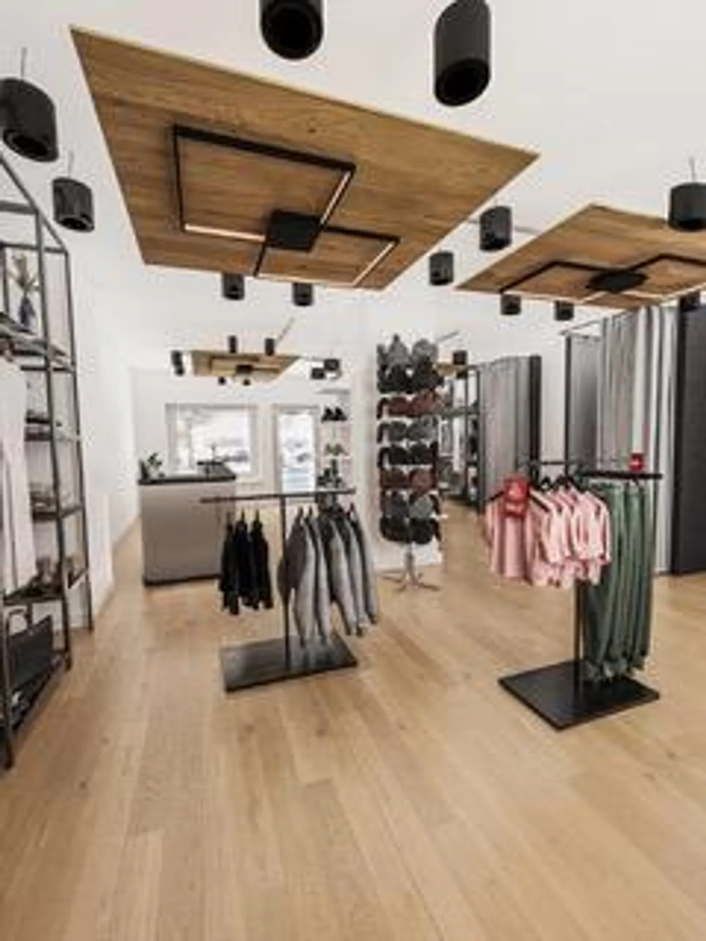 Commercial Space 1 Room - Photo 4 of 13