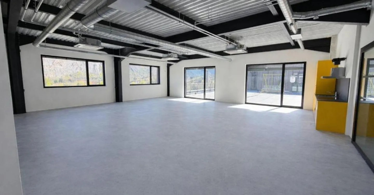 Commercial Space 1 Room - Photo 2 of 4