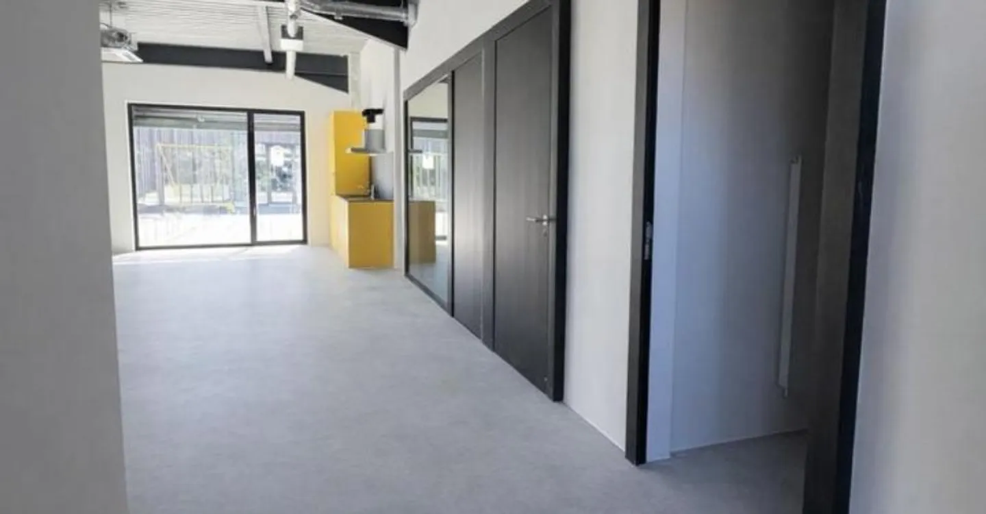 Commercial Space 1 Room - Photo 1 of 4