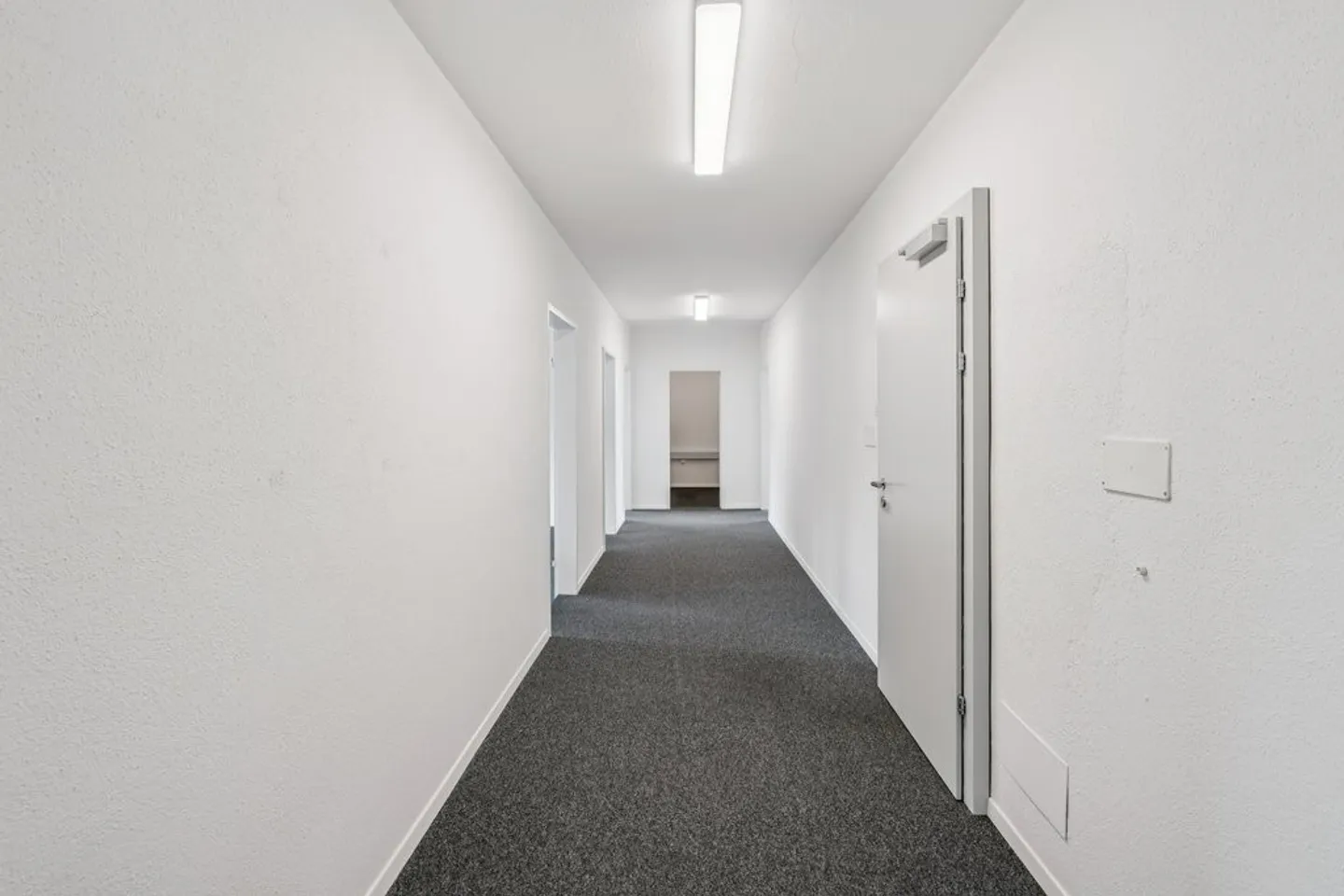 Office space directly at Oerlikon train station - Photo 2 of 6