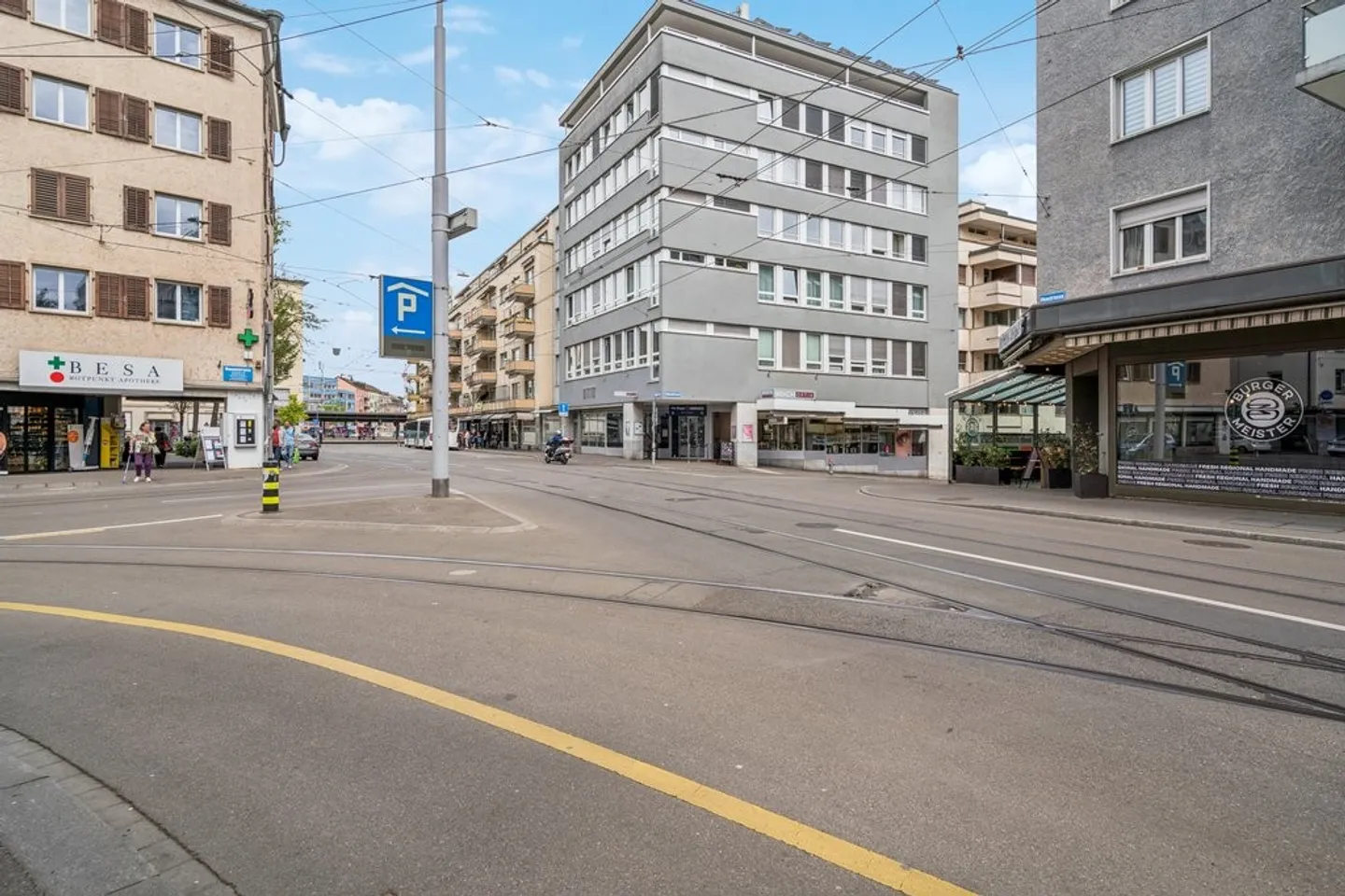 Office space directly at Oerlikon train station - Photo 1 of 6