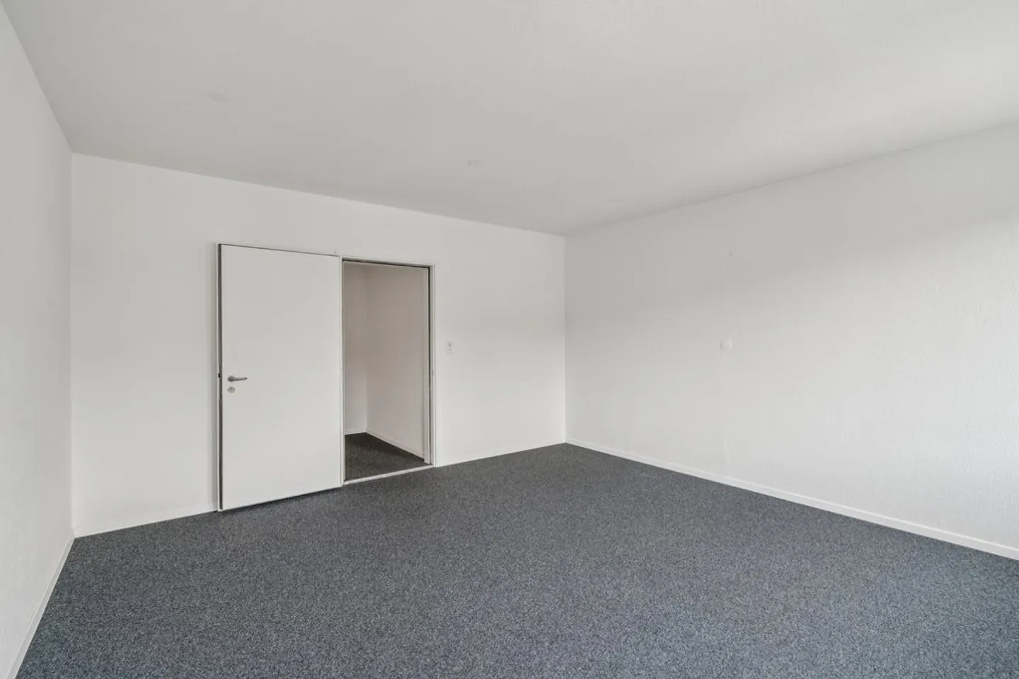 Office space directly at Oerlikon train station - Photo 4 of 6