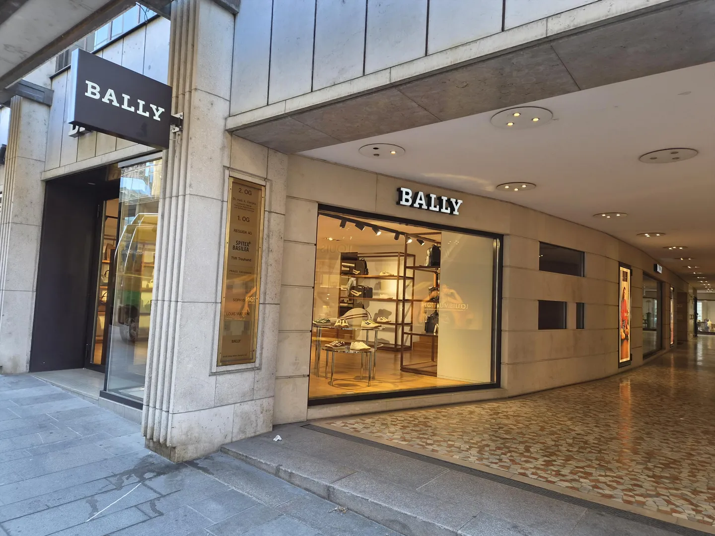 Présence de vente au détail exclusive à Freie Strasse 88 - Photo 2 sur 2