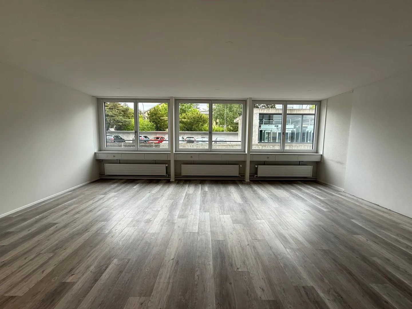 Bright Office in the Center of Witikon - Photo 4 of 6