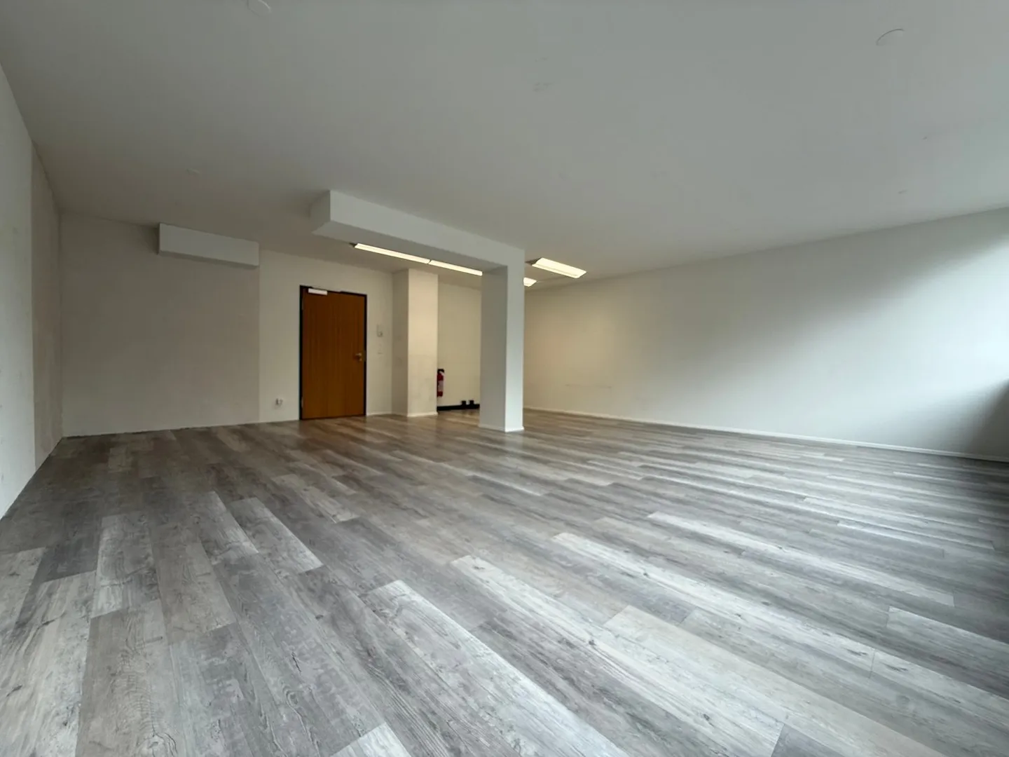 Bright Office in the Center of Witikon - Photo 5 of 6