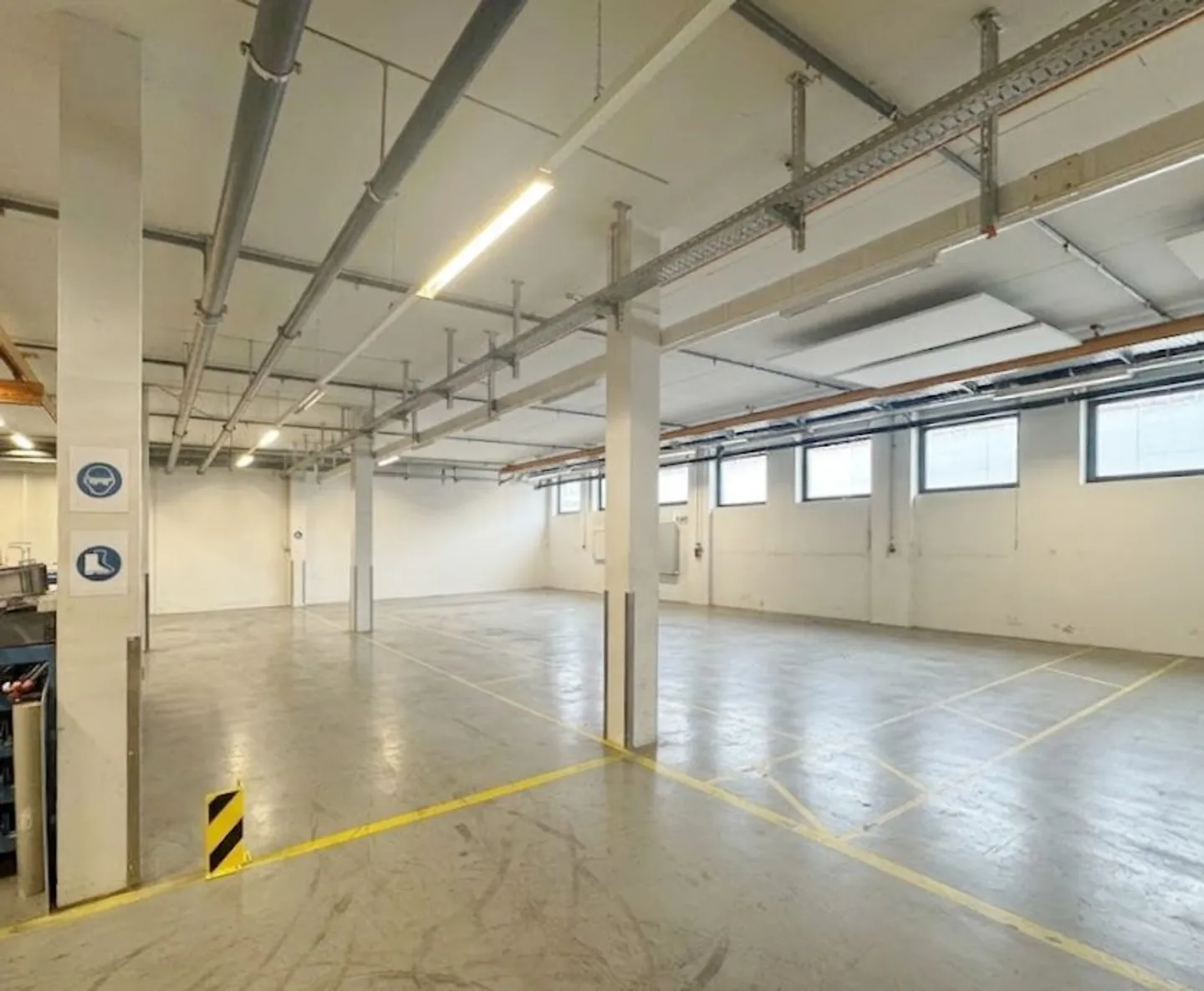 867m² - Commercial, Production or Storage Space with Optimal Delivery - Photo 3 of 11