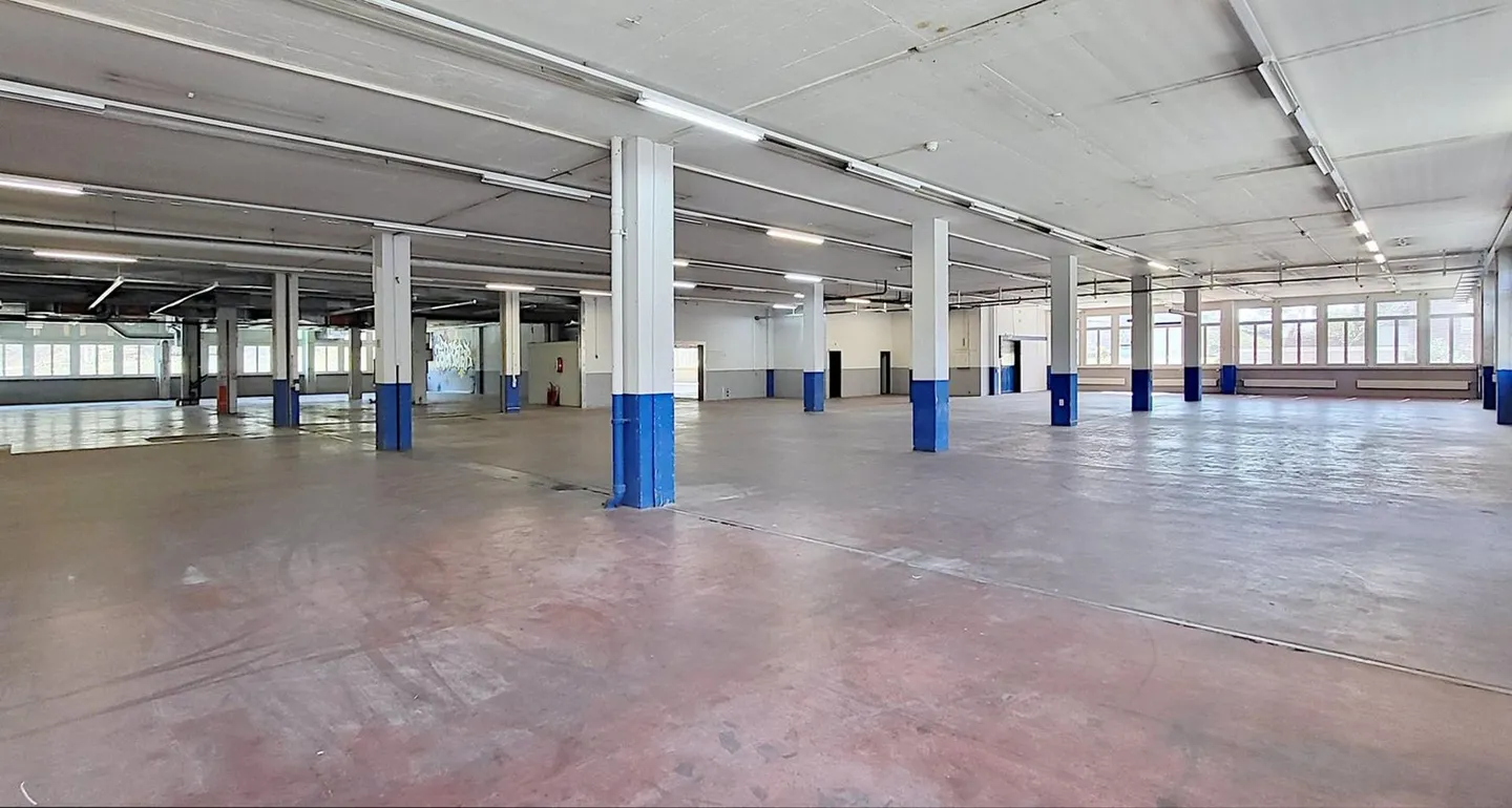 Espace commercial/production rare au rez-de-chaussée ! - Photo 2 sur 7