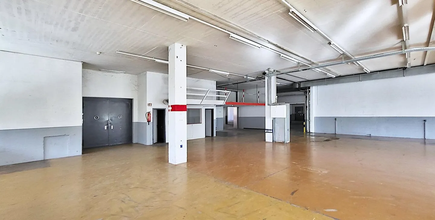 Espace commercial/production rare au rez-de-chaussée ! - Photo 4 sur 7