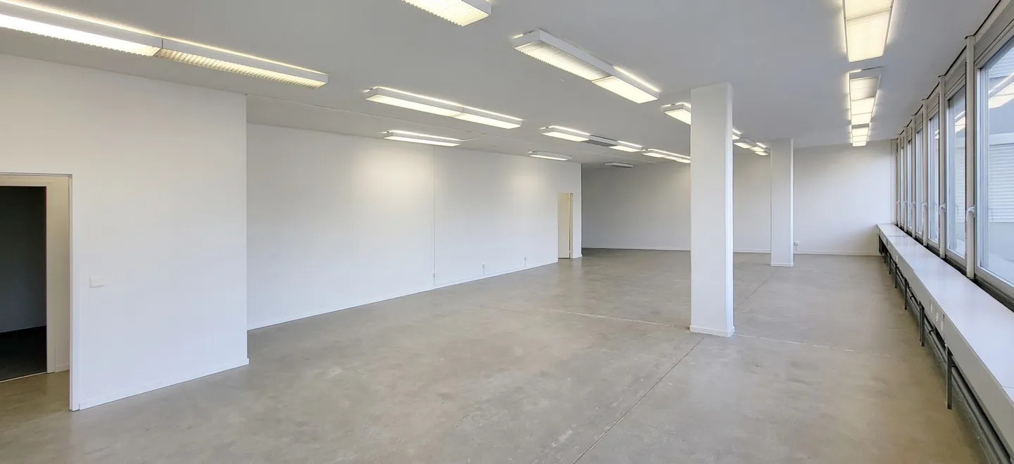Ready-to-move-in commercial space with 1,000 kg/m² floor load! - Photo 4 of 13