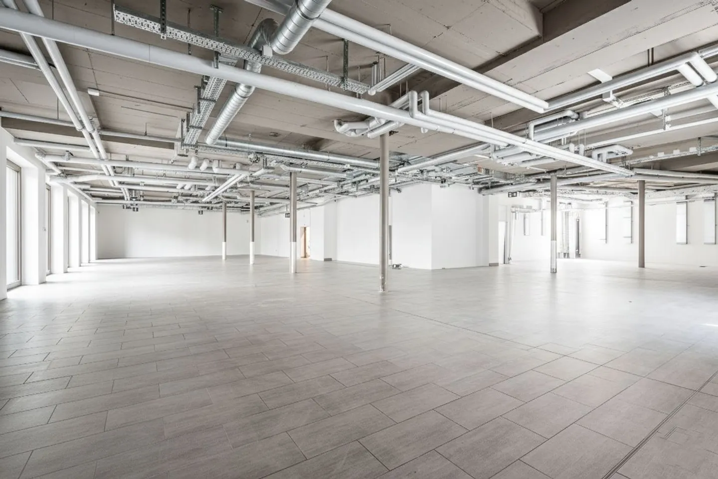 Espace de bureau avec beaucoup de potentiel - Photo 2 sur 11