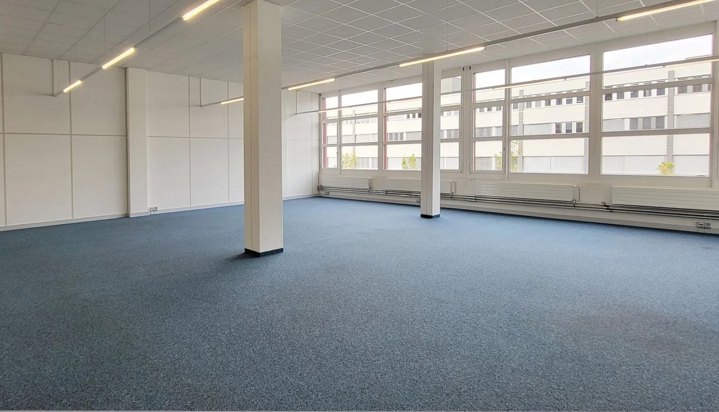 Well-located, developed and bright commercial/office space with water connection - 158 m2! - Photo 2 of 10