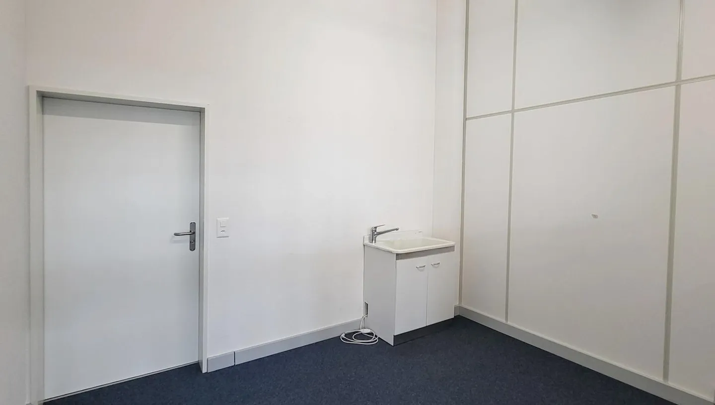 Well-located, developed and bright commercial/office space with water connection - 158 m2! - Photo 7 of 10