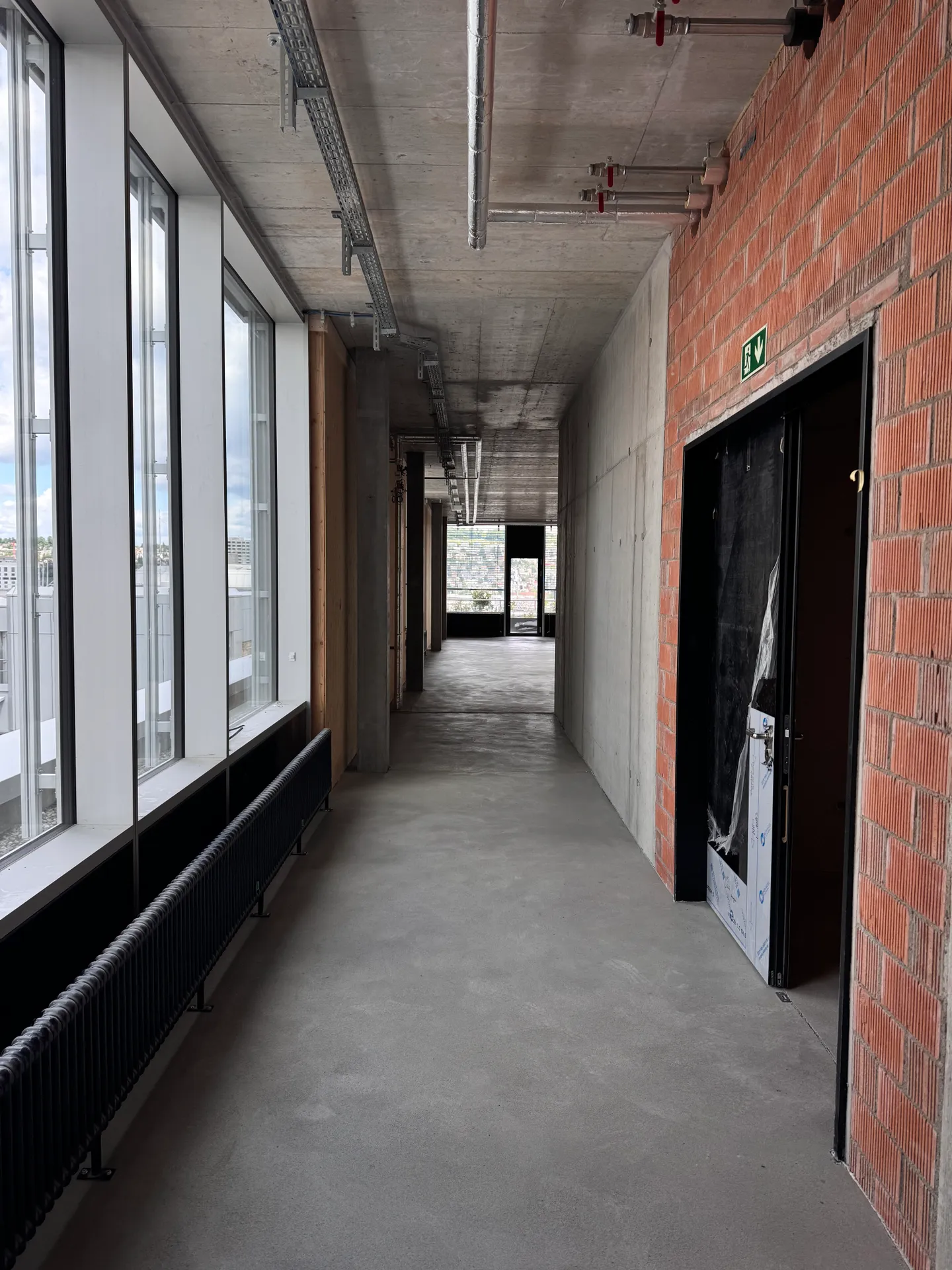 Modern Office Space in Zurich - Photo 11 of 13
