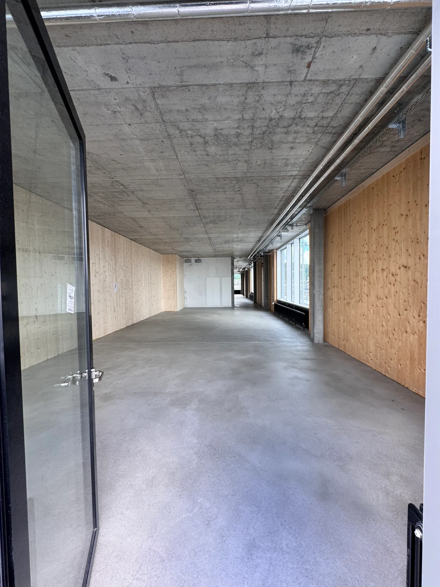 Modern Office Space in Zurich - Photo 12 of 13