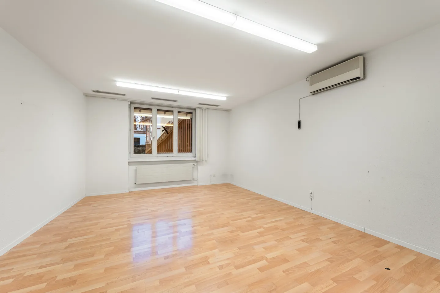 Il tuo nuovo spazio commerciale in bella città vecchia di Sciaffusa - Foto 13 di 13