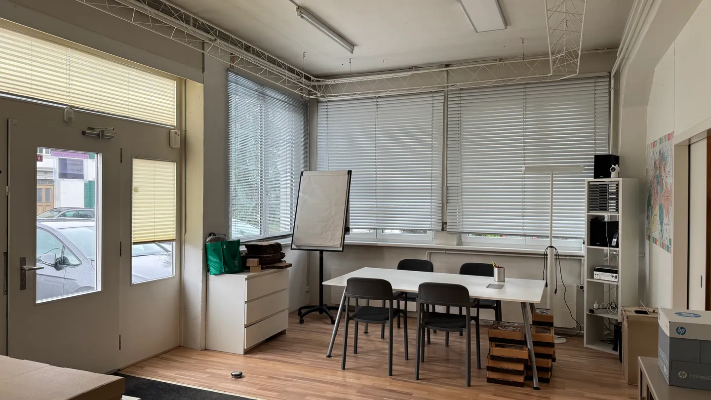 Espace Commercial Polyvalent à Louer - Photo 1 sur 7