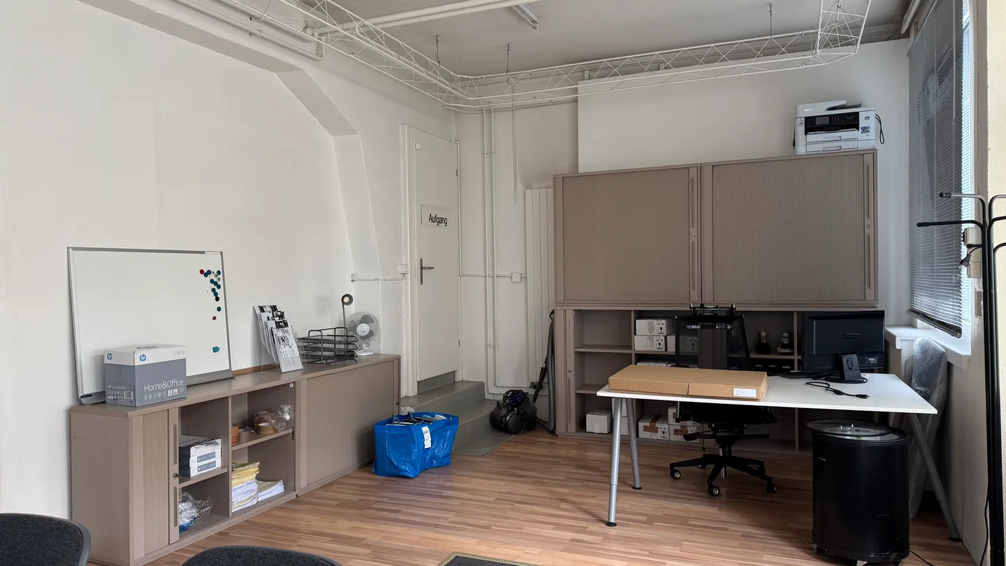 Espace Commercial Polyvalent à Louer - Photo 2 sur 7