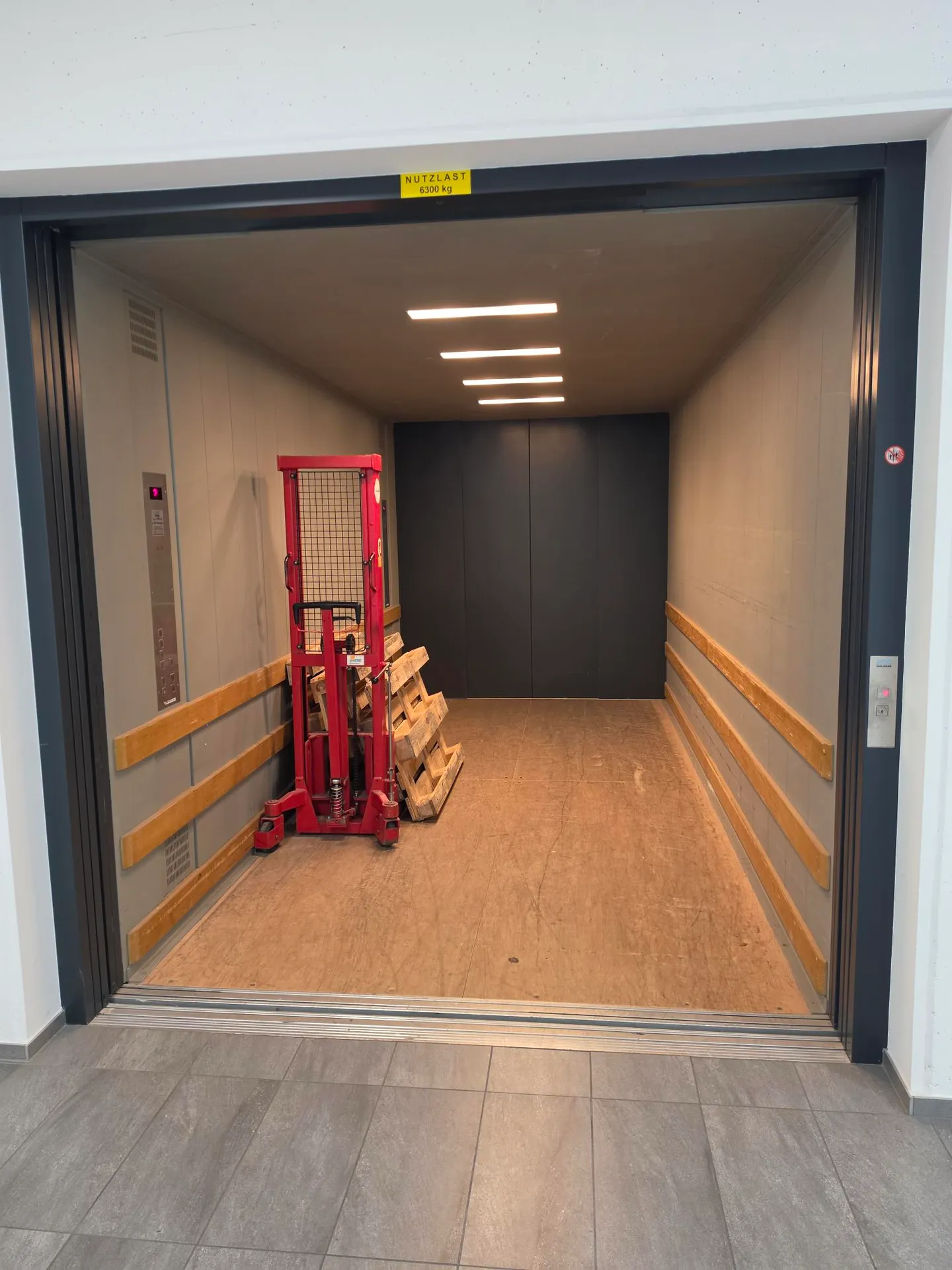 Espace de bureau et de services avec vue - Photo 12 sur 13