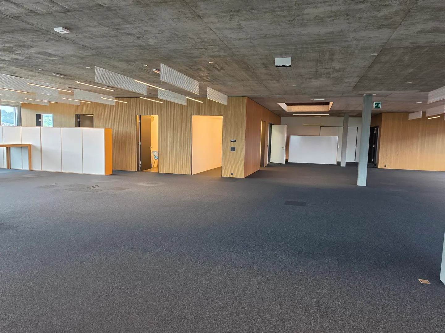 Espace de bureau et de services avec vue - Photo 2 sur 13