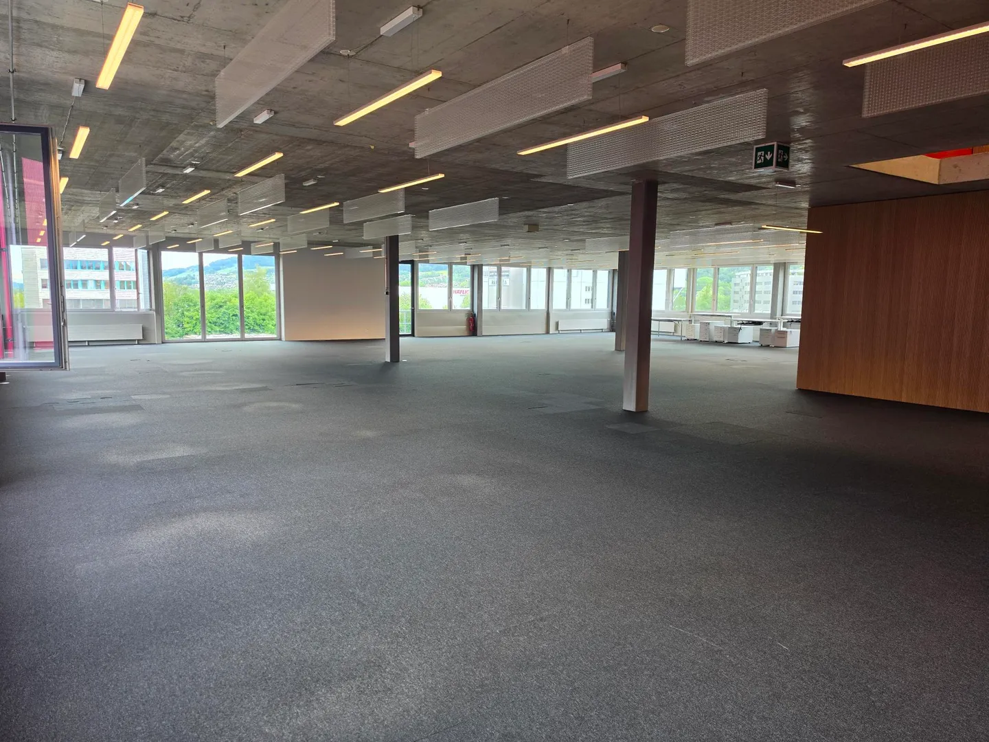 Espace de bureau et de services avec vue - Photo 4 sur 13