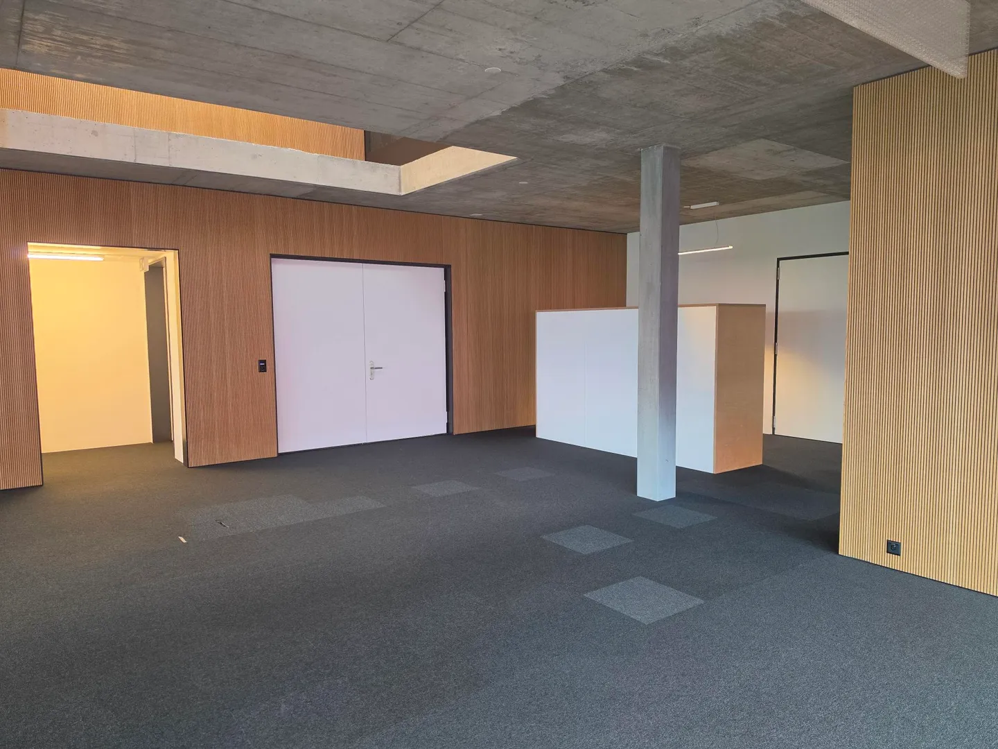 Espace de bureau et de services avec vue - Photo 3 sur 13