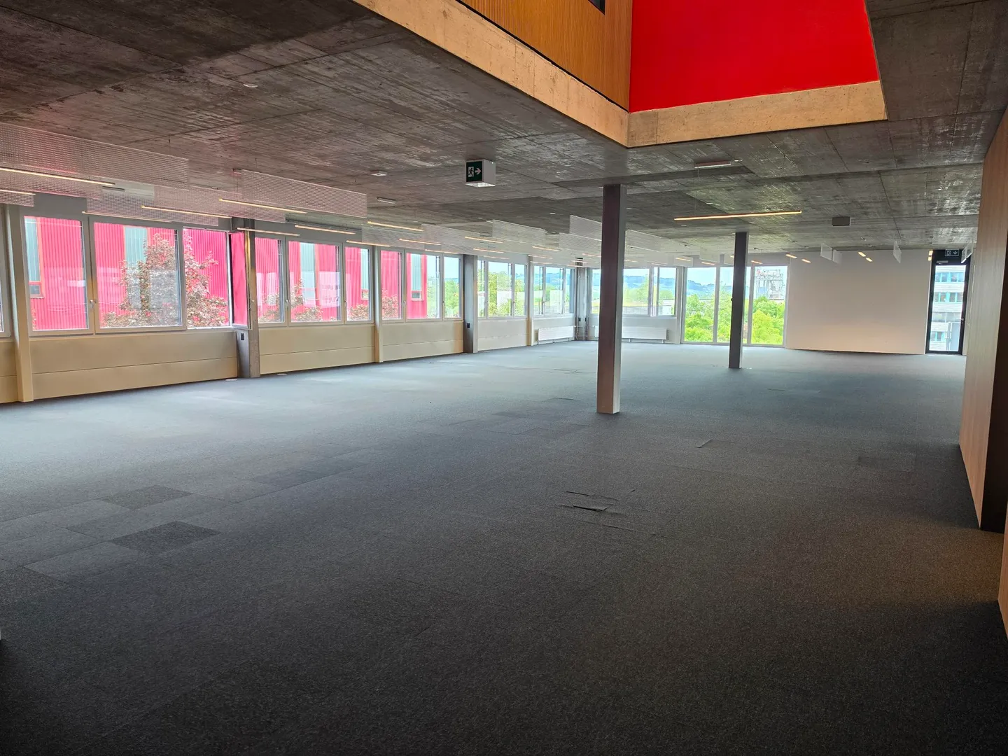 Espace de bureau et de services avec vue - Photo 5 sur 13