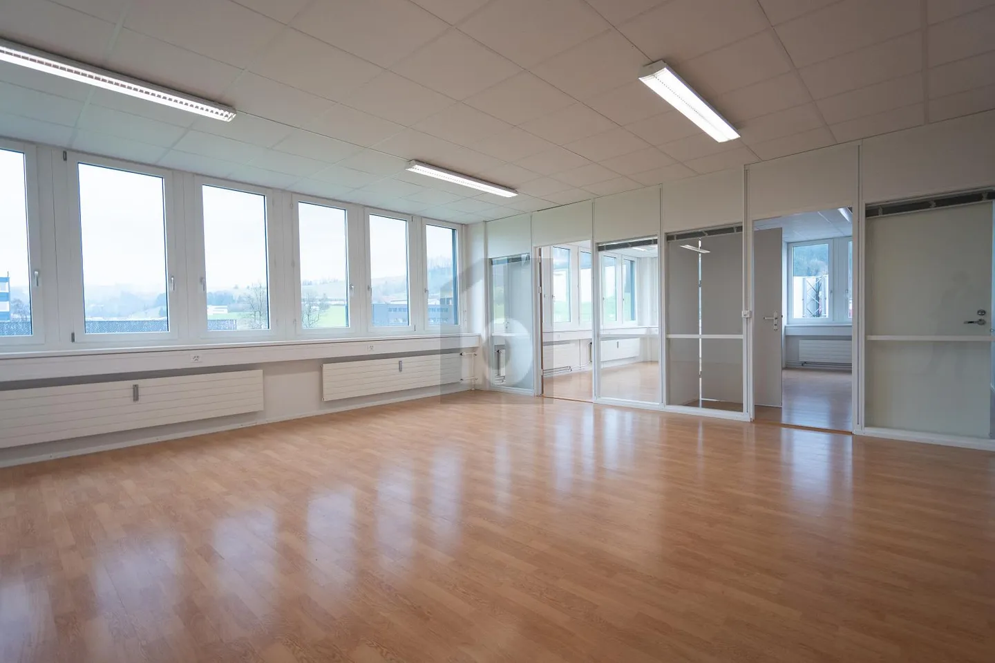 Modernes Büro in Sihlbrugg - Foto 1 von 6