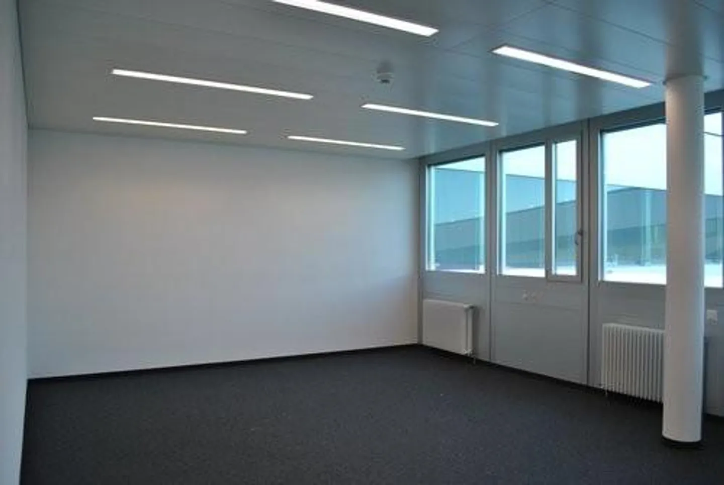 Bureau Moderne au Y-Parc - Photo 3 sur 6