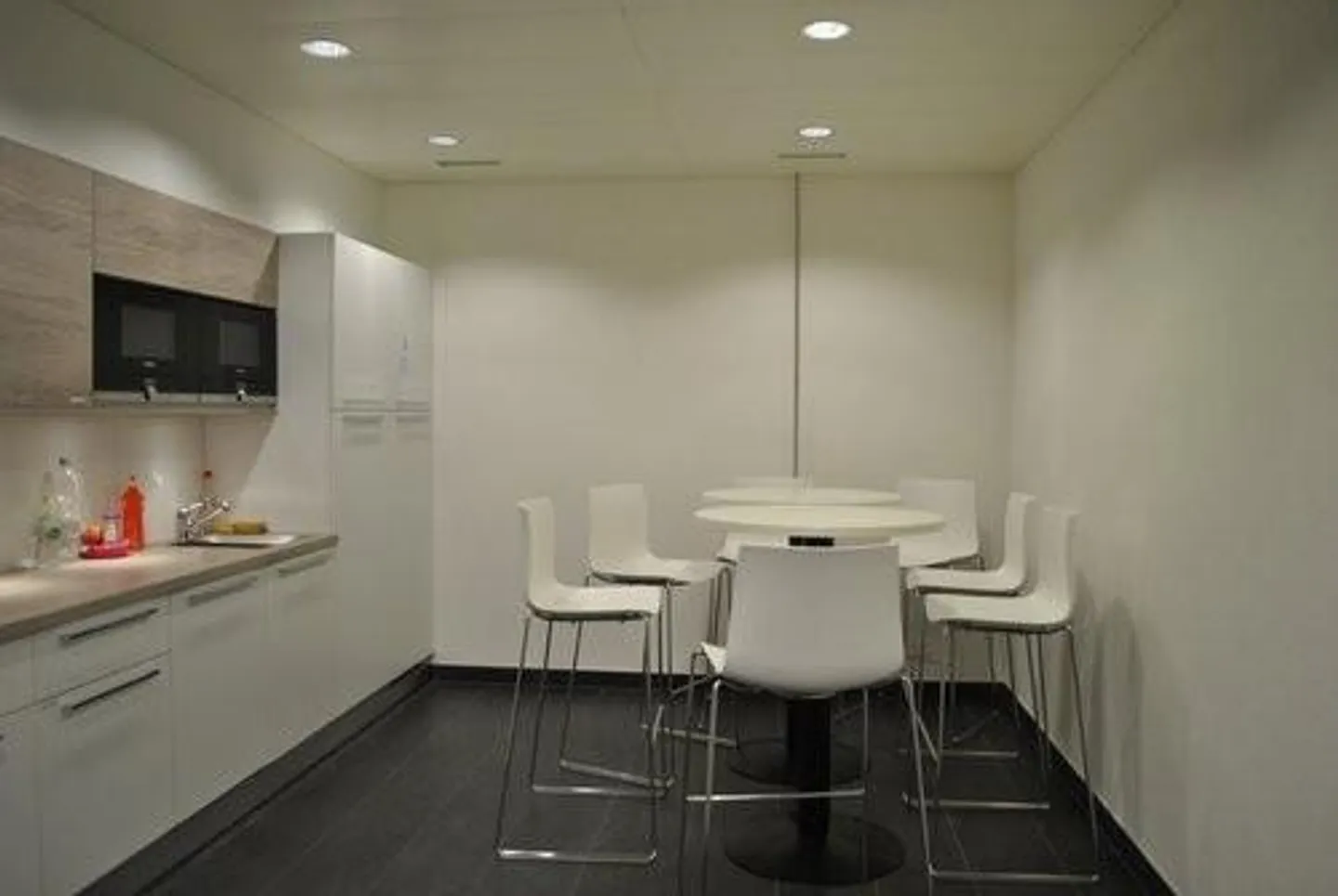Bureau Moderne au Y-Parc - Photo 5 sur 6