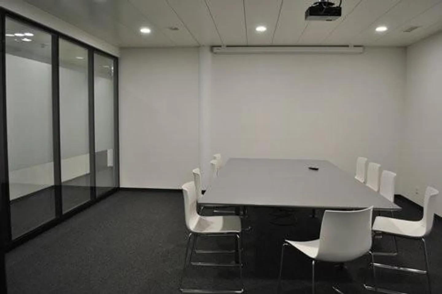Bureau Moderne au Y-Parc - Photo 1 sur 6